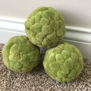 Set of three “moss” decor balls
